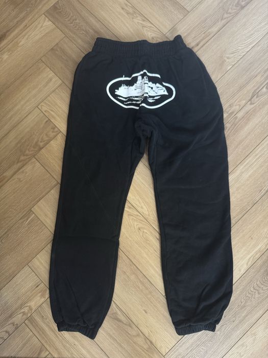 Czarne spdonie Corteiz