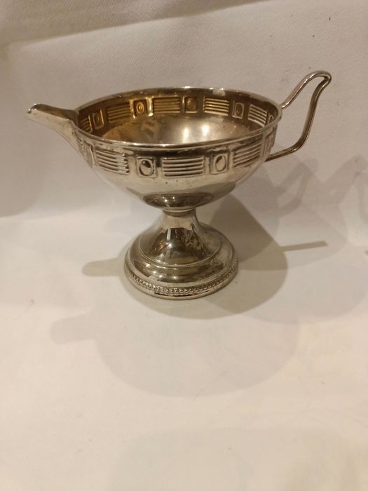 Sprzedam posrebrzane naczynia .