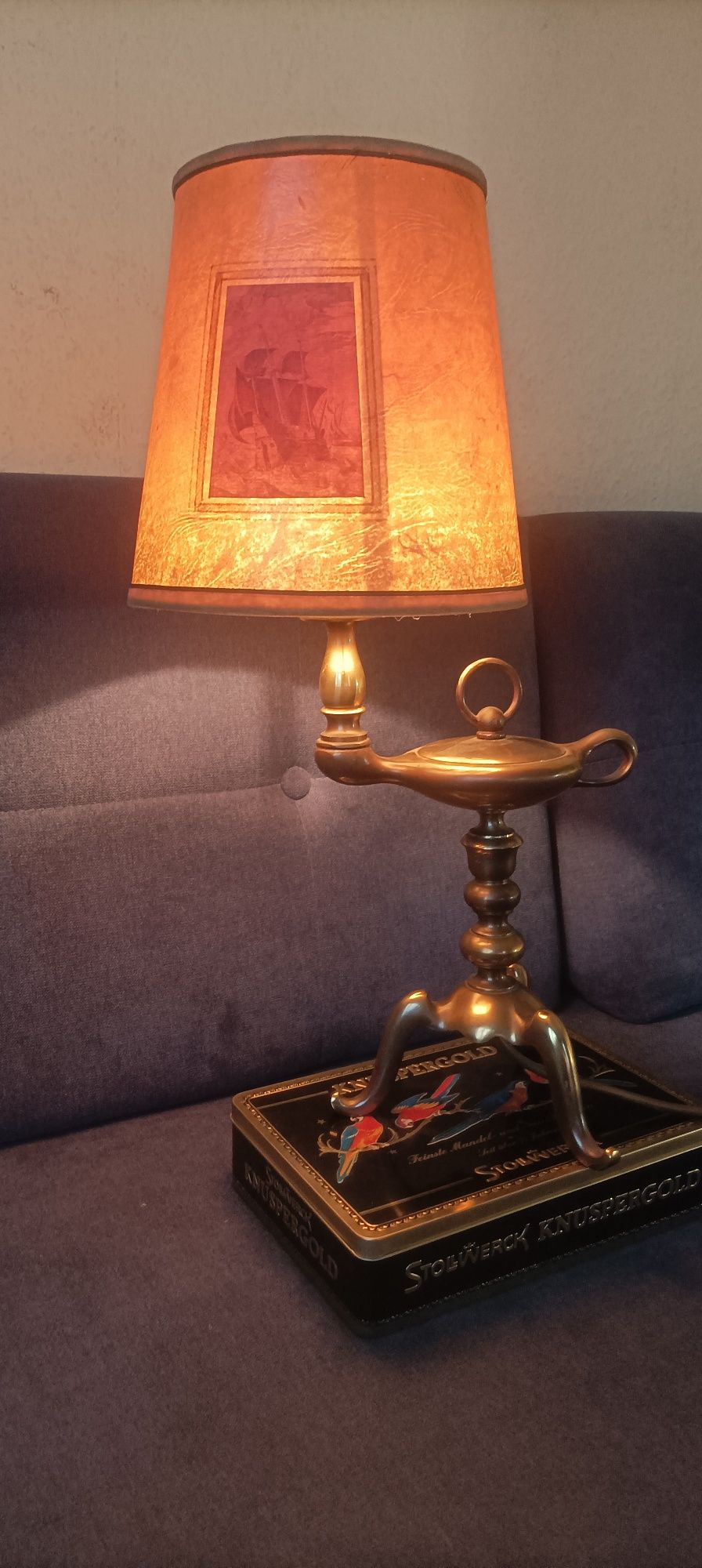 Ciekawa lampa w kształcie lampy alladyna