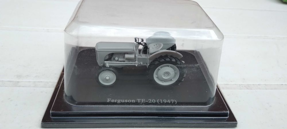 Tratores  : 25 modelos a 7€ cada  (veja lista abaixo)