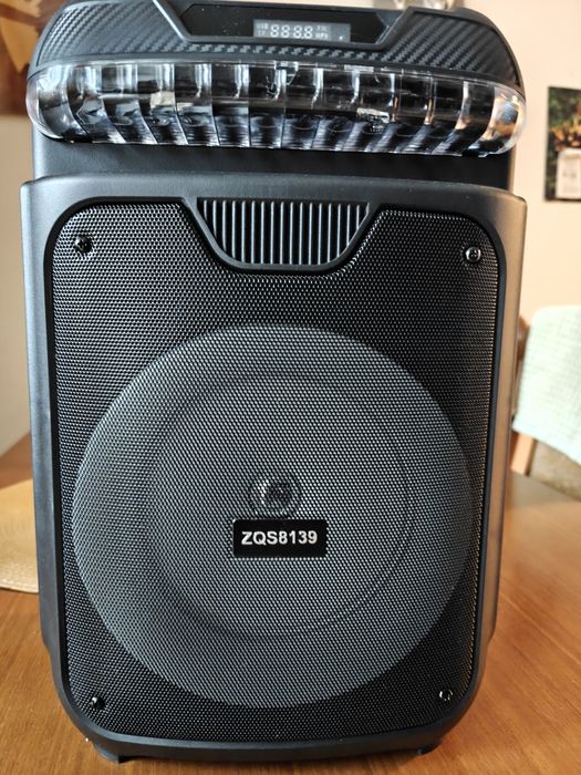 Продам портативну акустичну колонку з підсвічуванням.