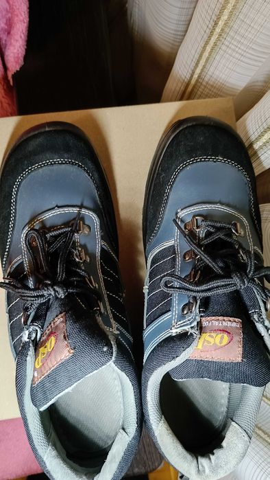 Защитные ботинки с металлическим носком