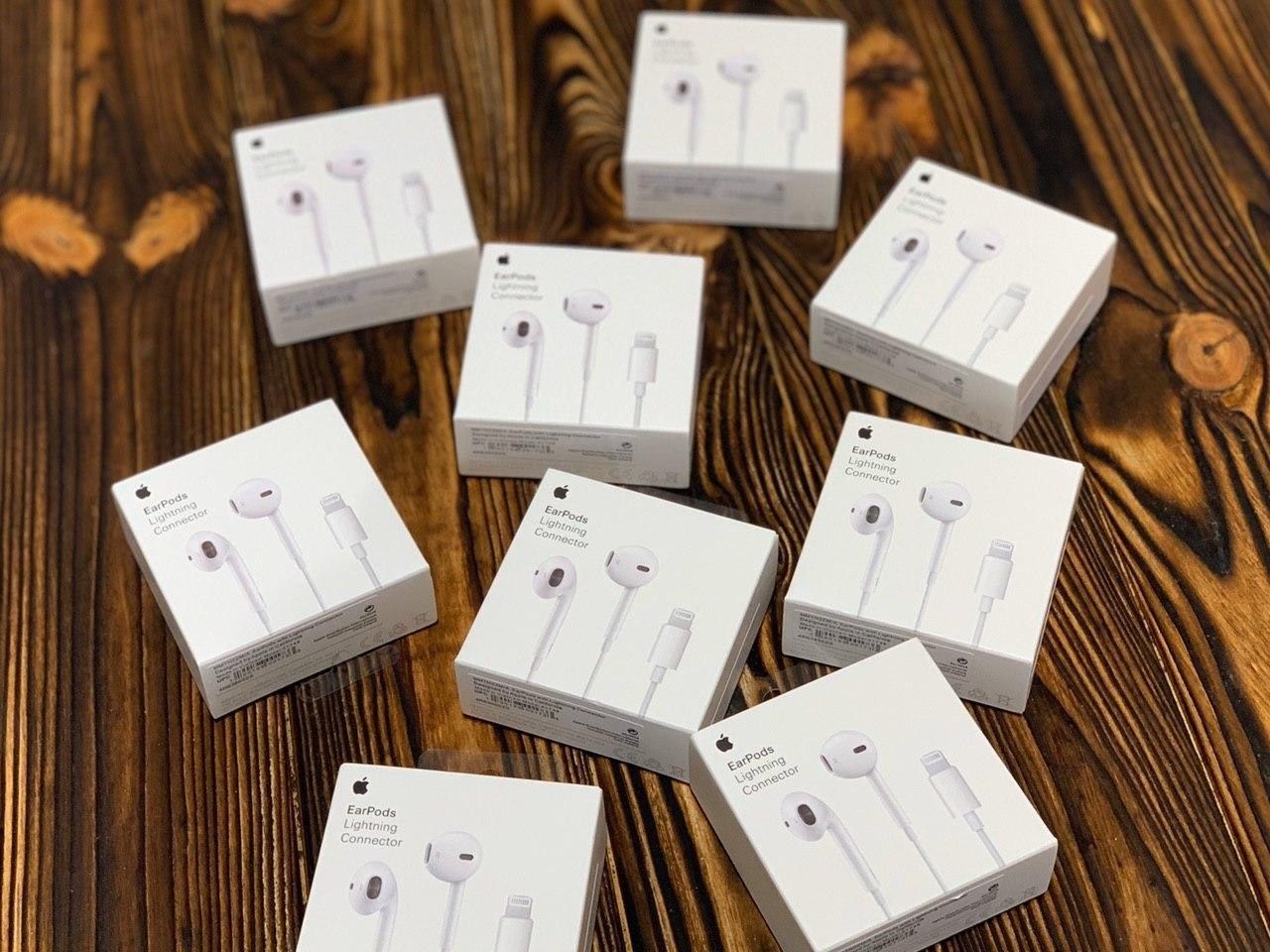 Apple EarPods with Lightning Connector - 1