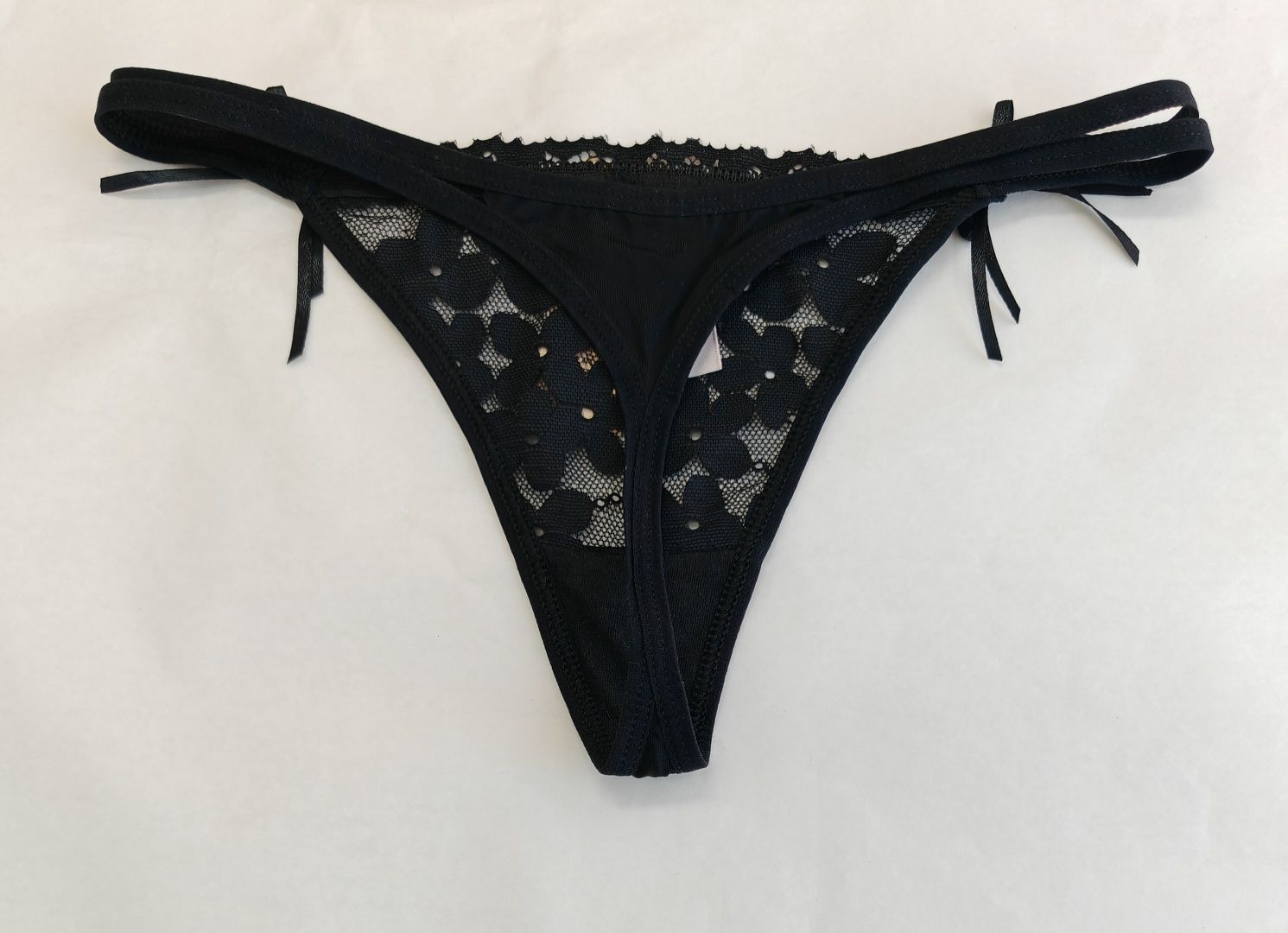 Stringi damskie.