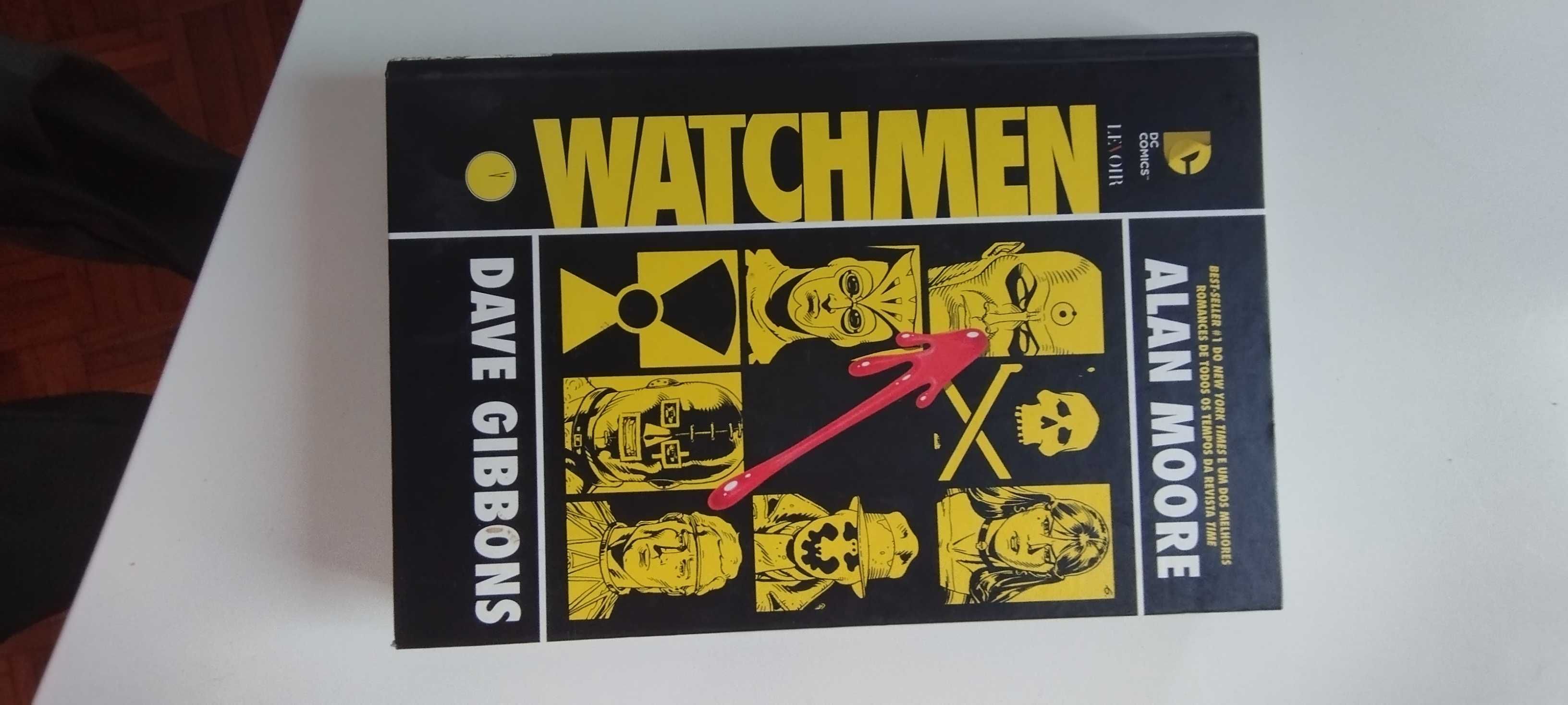 Livro Watchmen capa dura brochura
