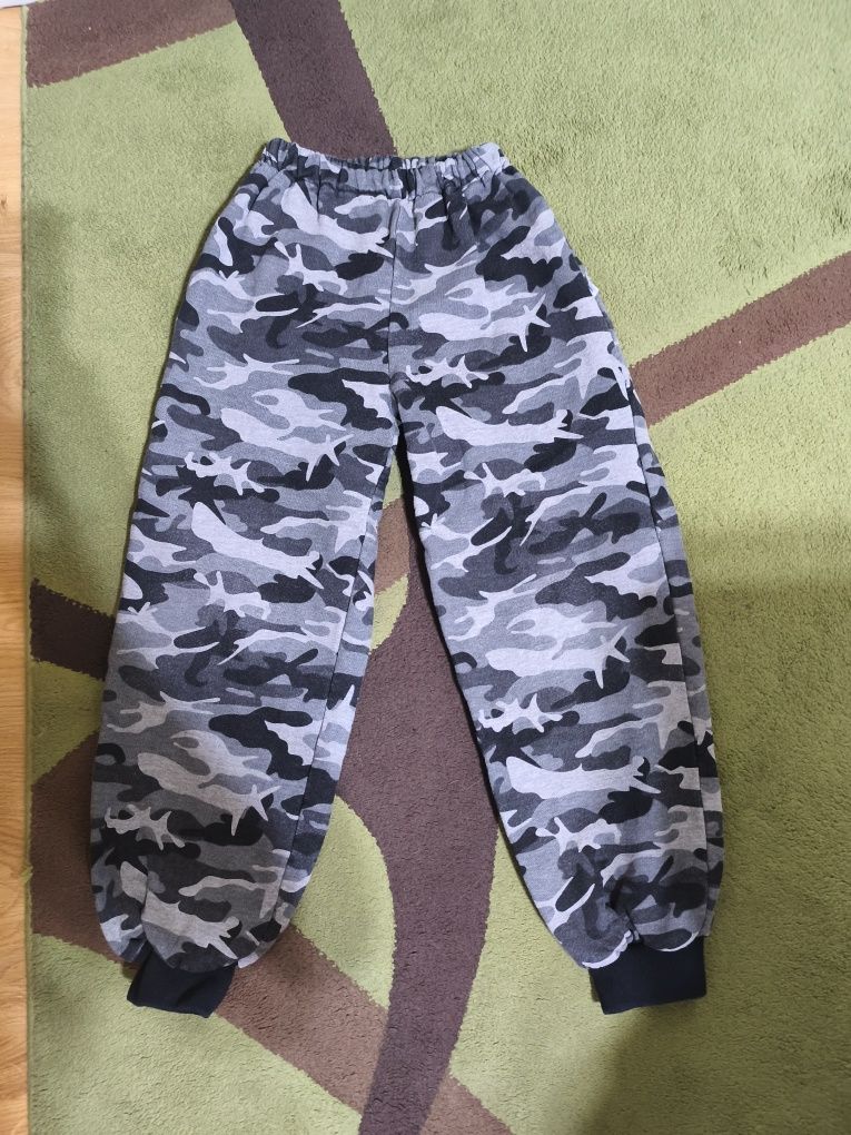 Jak NOWY!!! Dres welurowy MORO rozm. 128