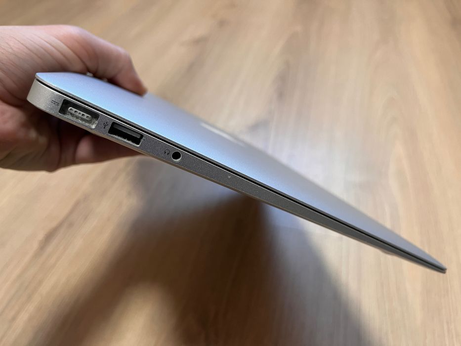  MacBook Air 13” A1369 (2010) • i5 • 4GB • 120GB SSD #54