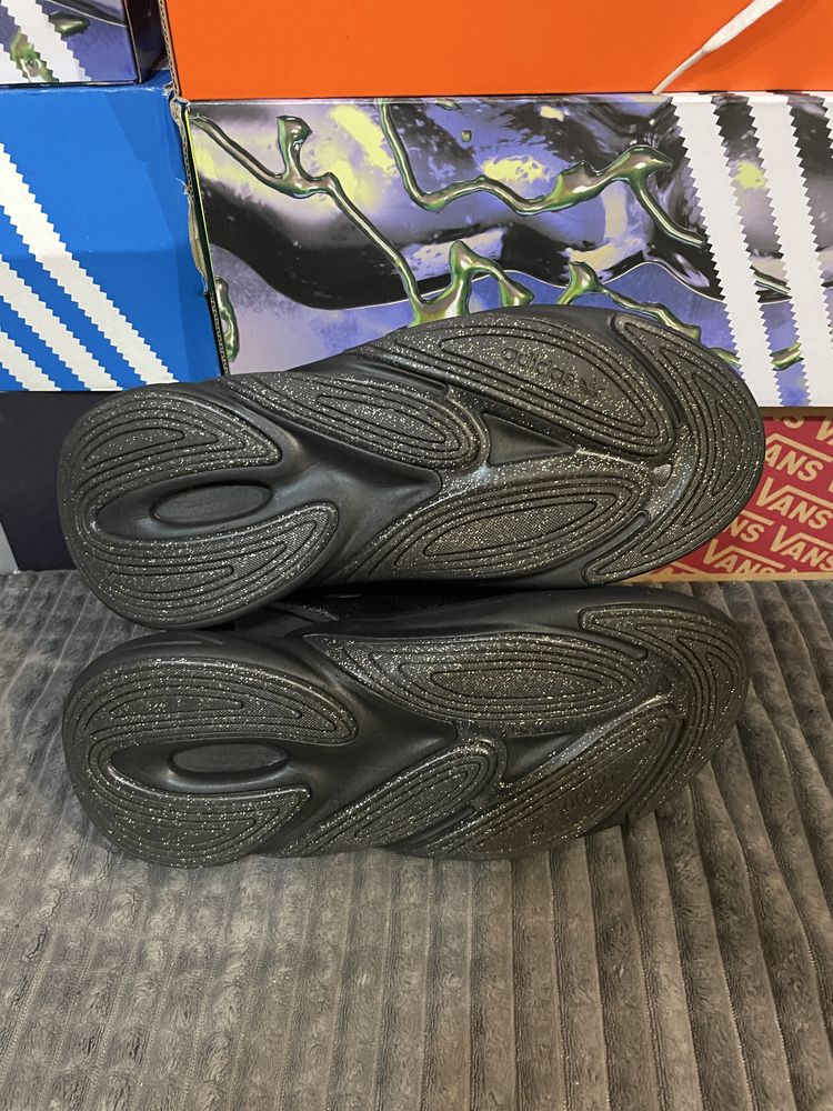 Оригінальні кросівки Adidas Ozelia 39(24,5см)