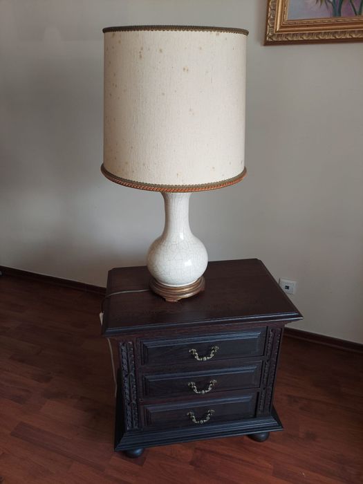 Conjunto de Mesas de cabeceira e cómoda em madeira