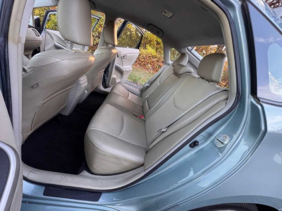 Toyota Prius Five      2013