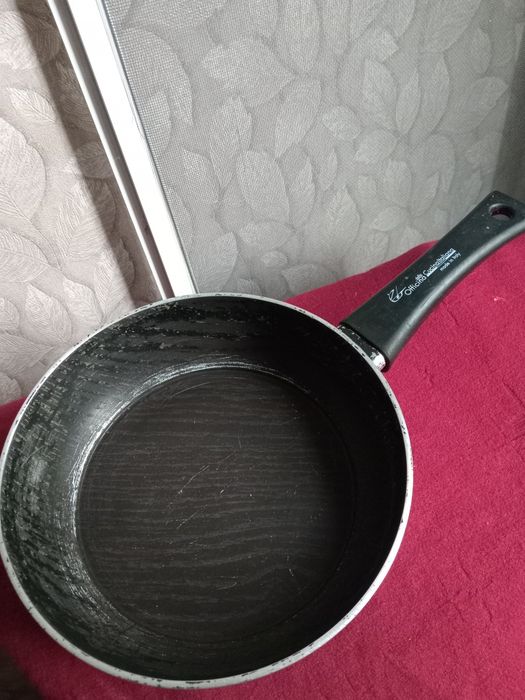 Сковорідки в гарному стані