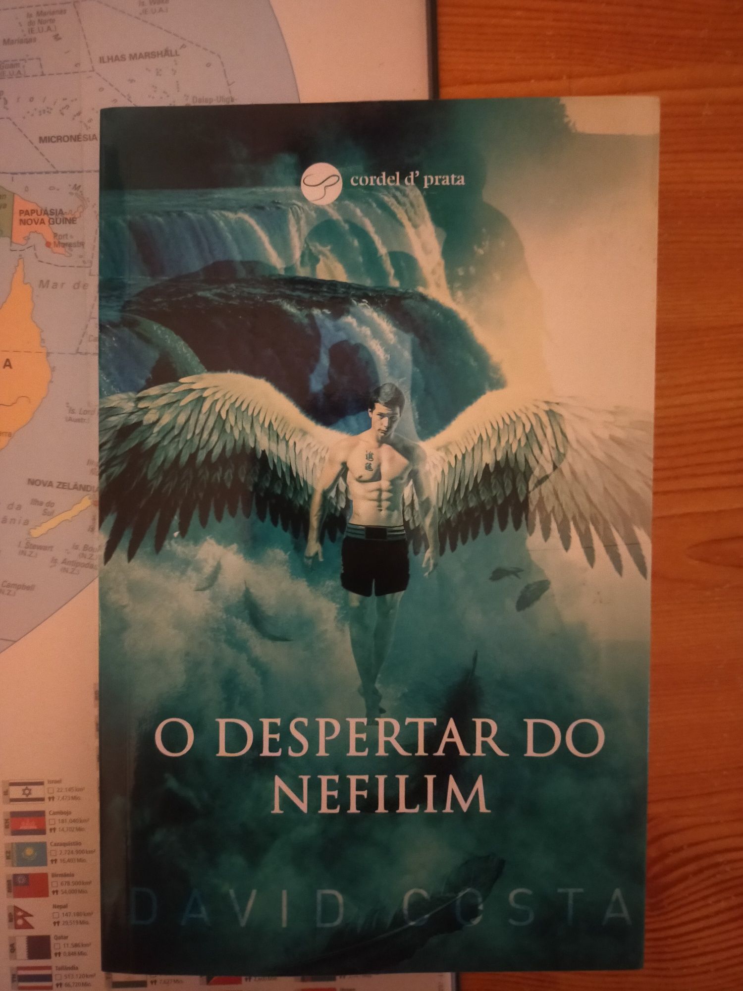 Livros, de ação.