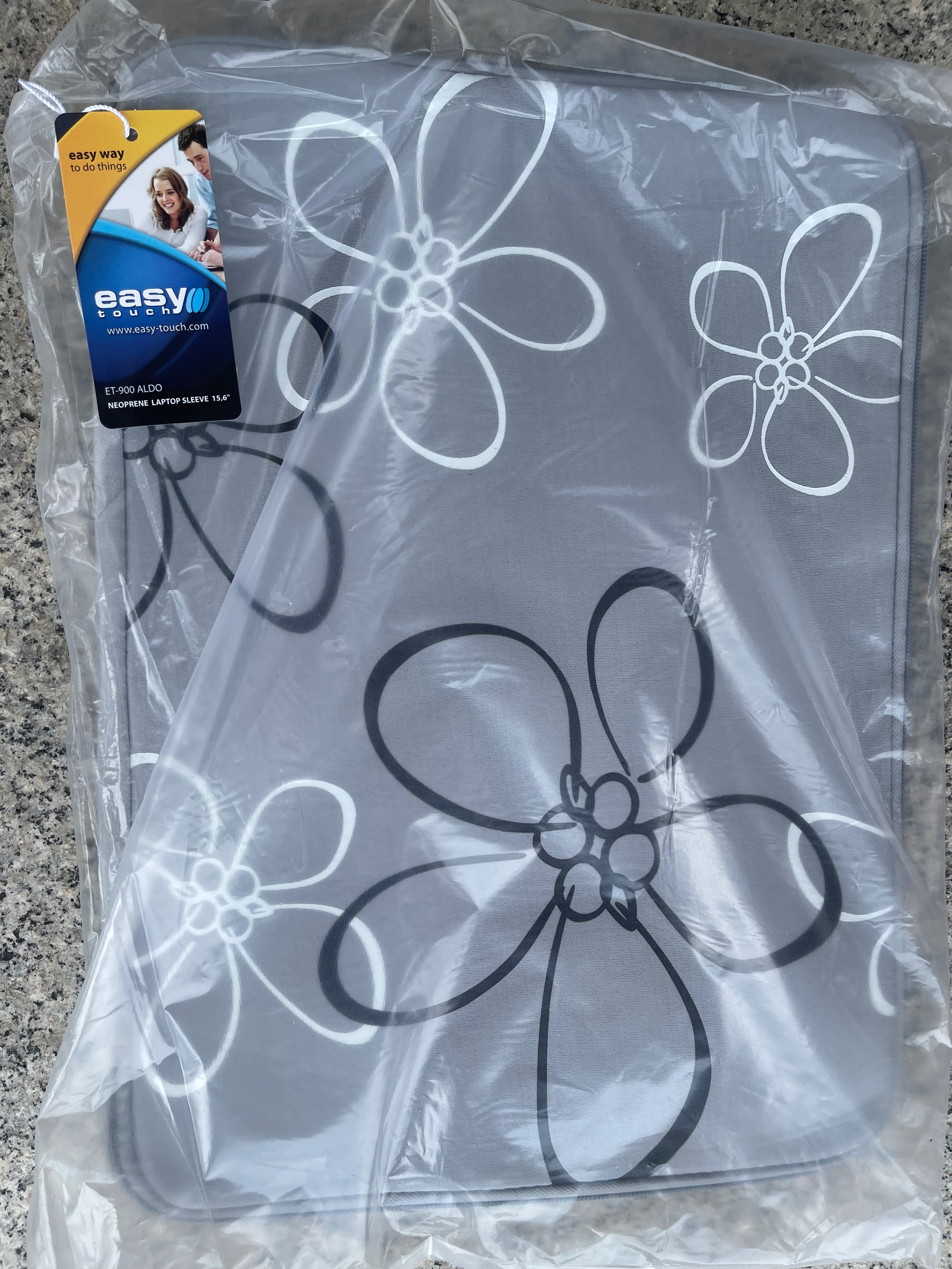Etui szare 15,6”