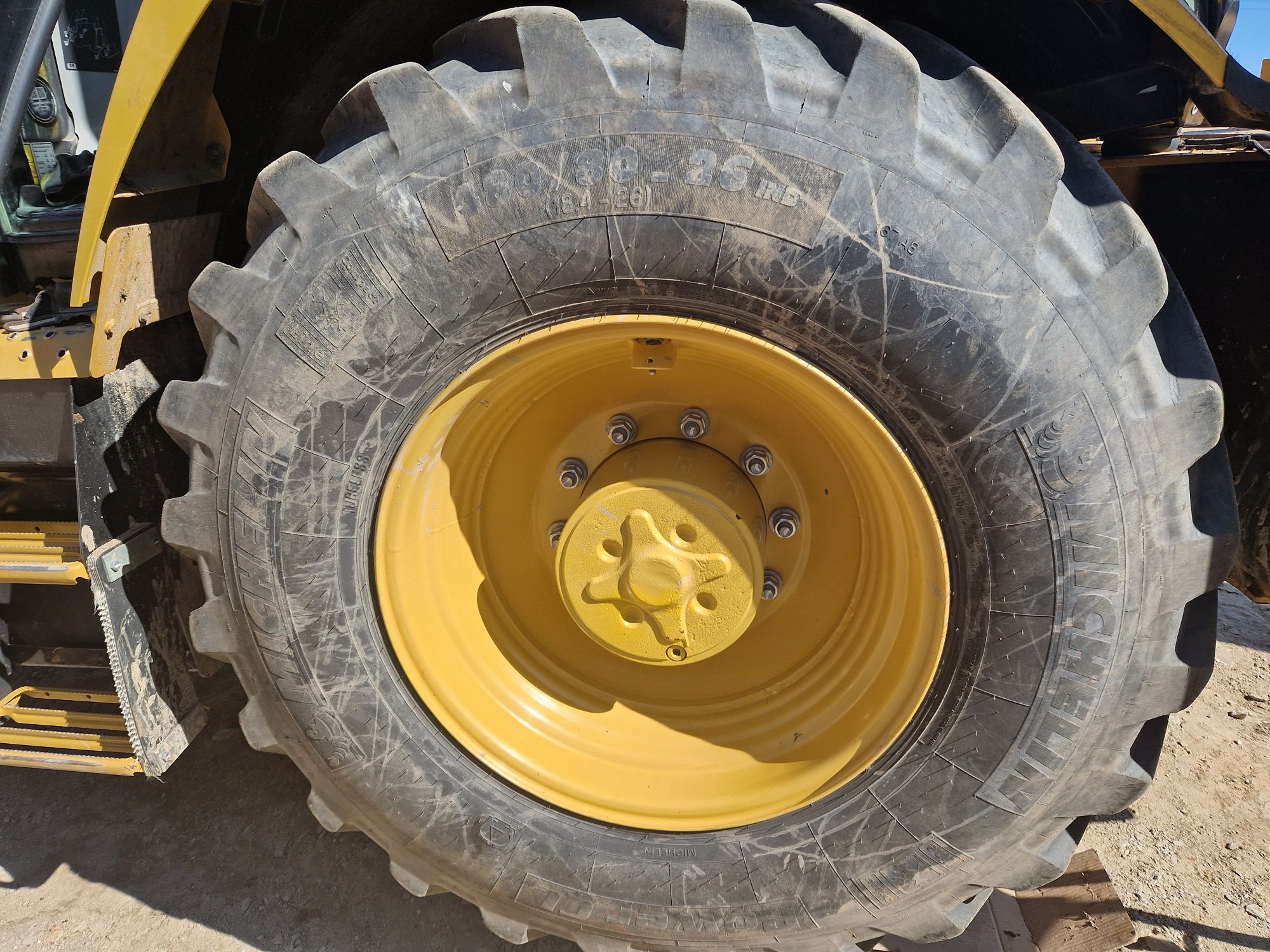 Opona koparko ladowarka michelin power cl 480/80-26  18.4-26