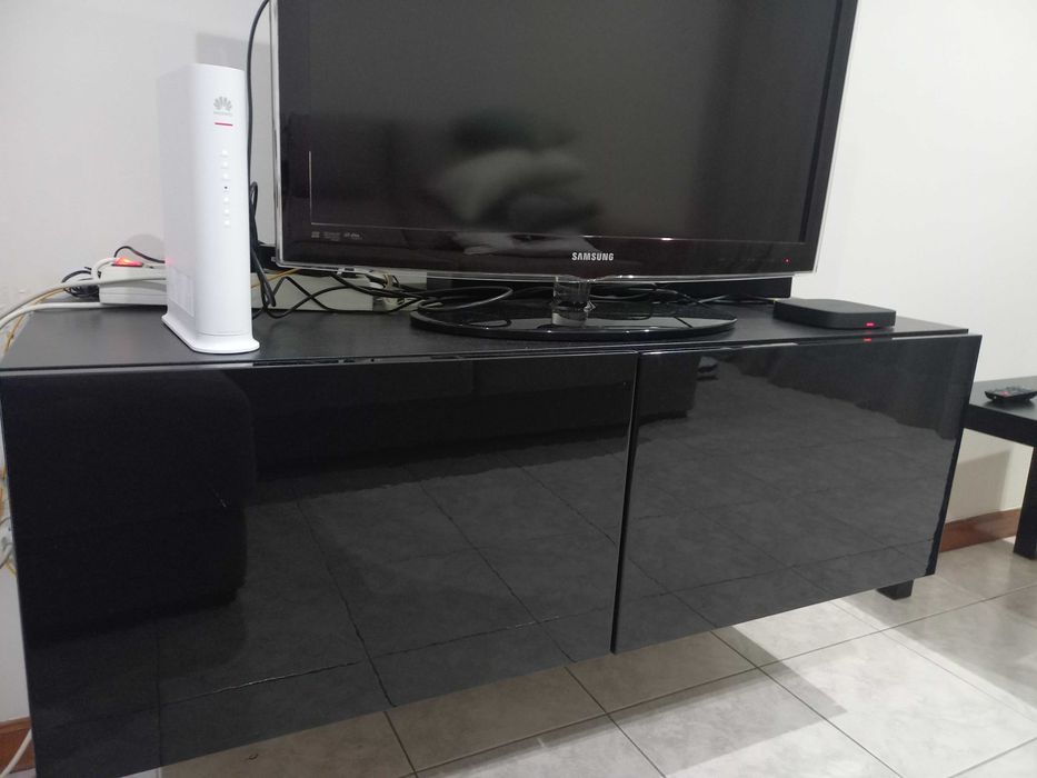 Móvel tv preto (ikea)