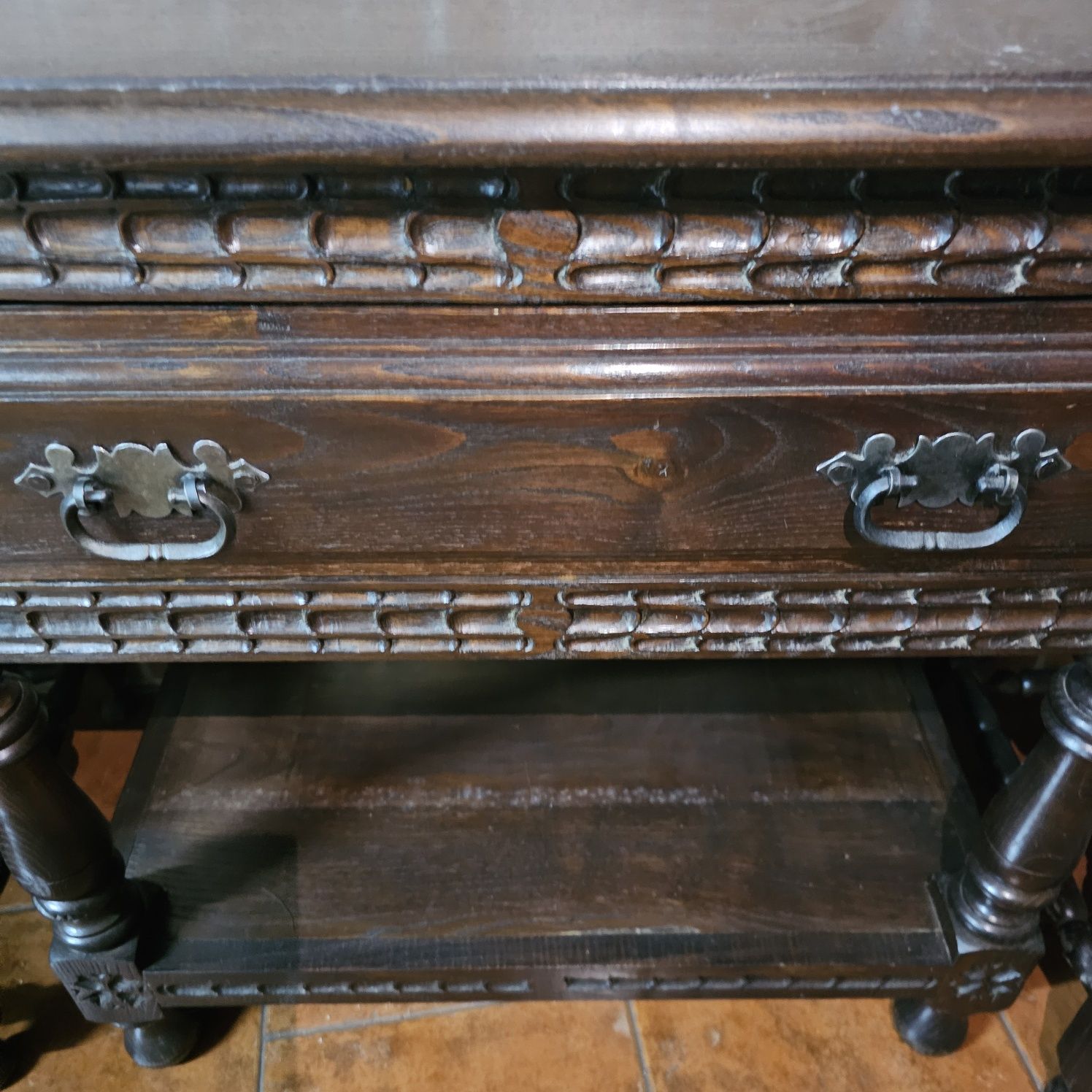 Mesa com 2 bancos / mesinhas