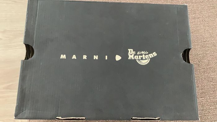 Sapatos edição limitada - Marni & Dr. Martens