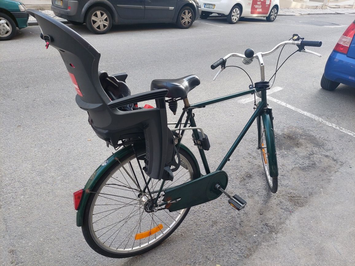 Bicicleta clássica com cadeirinha de criança