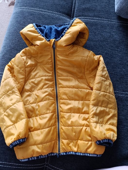 Продам курточку весняну