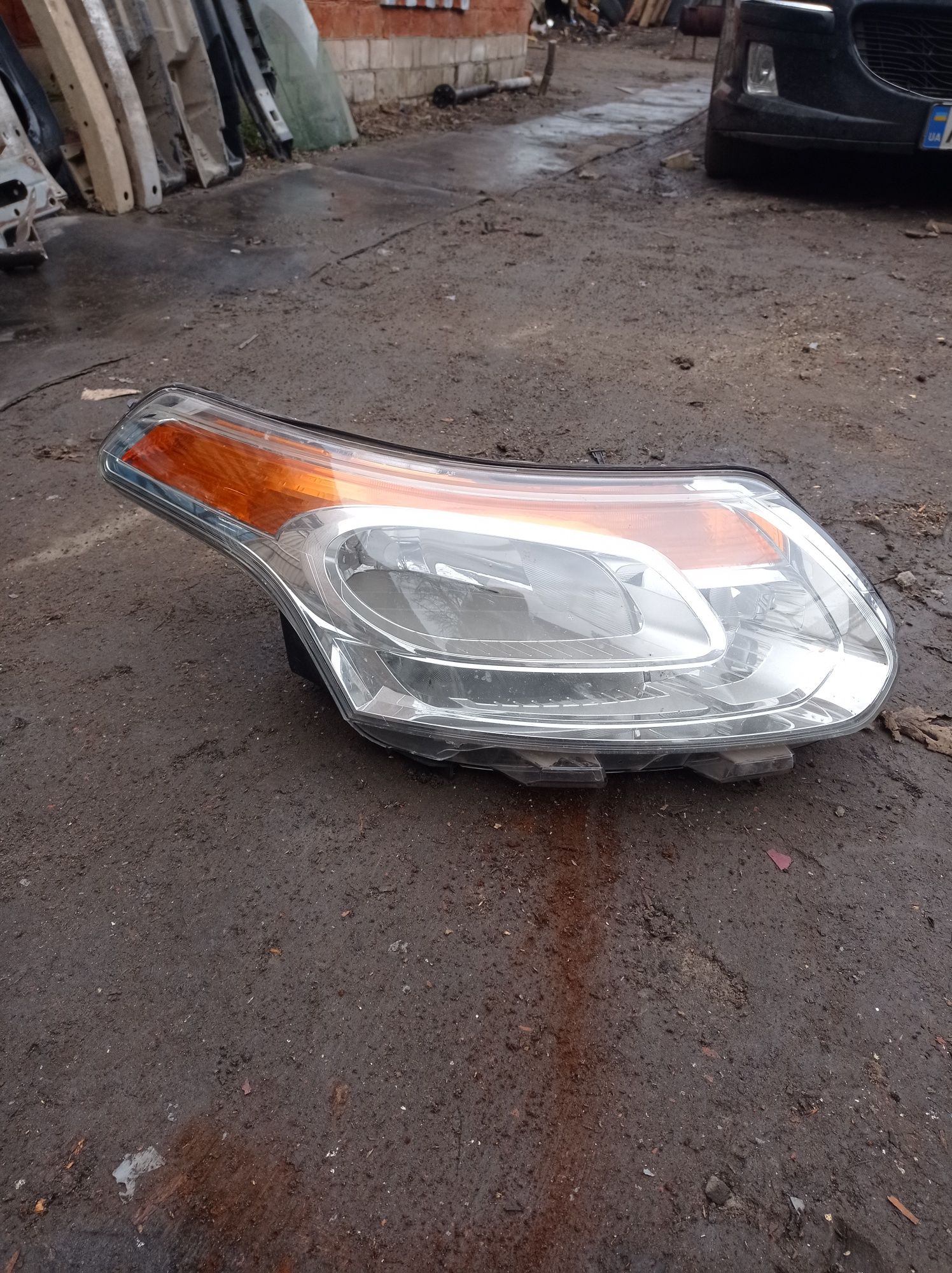 Фара Citroen Picasso C3  оригінал права
