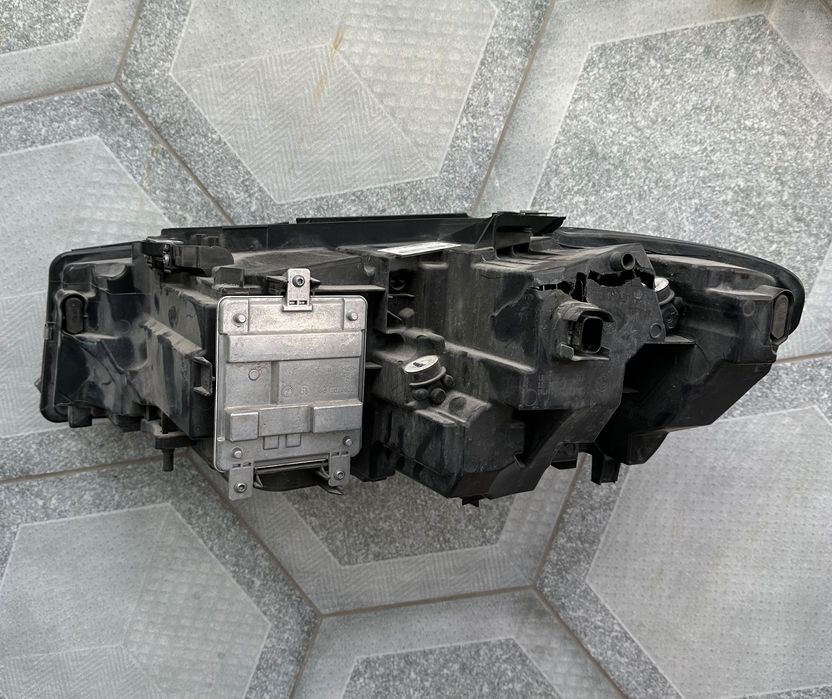 Передняя фара bmw g20