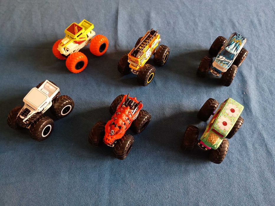 Zestaw 6 używanych zabawek samochodzików Hot Wheels Monster Truck
