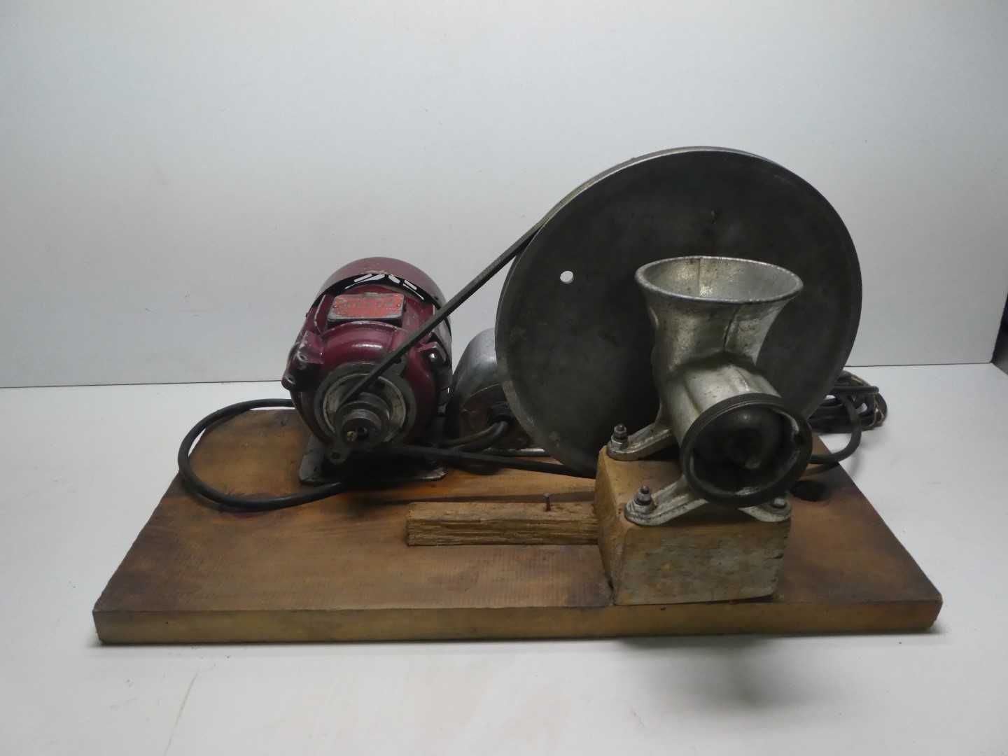Maszynka do mięsa Alfa 12 z silnikiem elektrycznym elektryczna