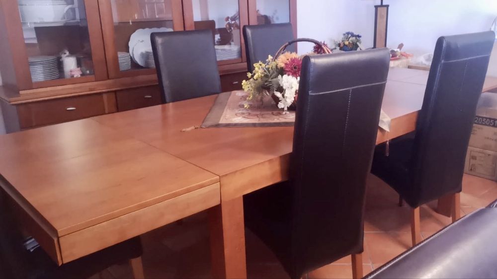 Conjunto de mesa jantar + 6 cadeiras