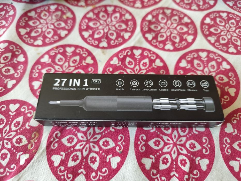 Śrubokręt magnetyczny 27 końcówek do telefonów laptopie nowy