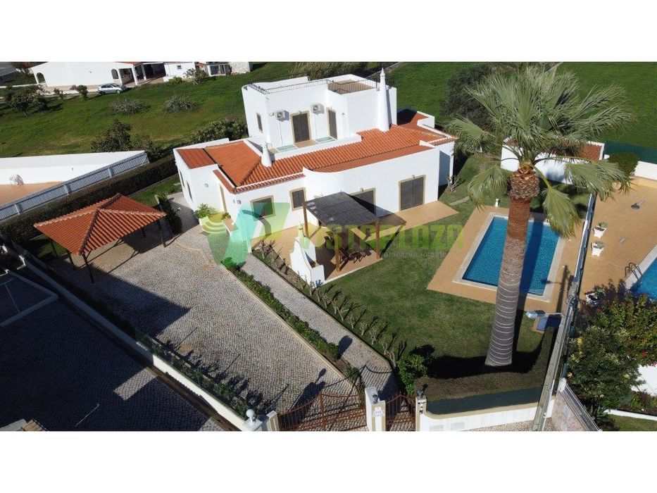 Moradia Isolada com Piscina Perto Da Praia Galé-Albufeira