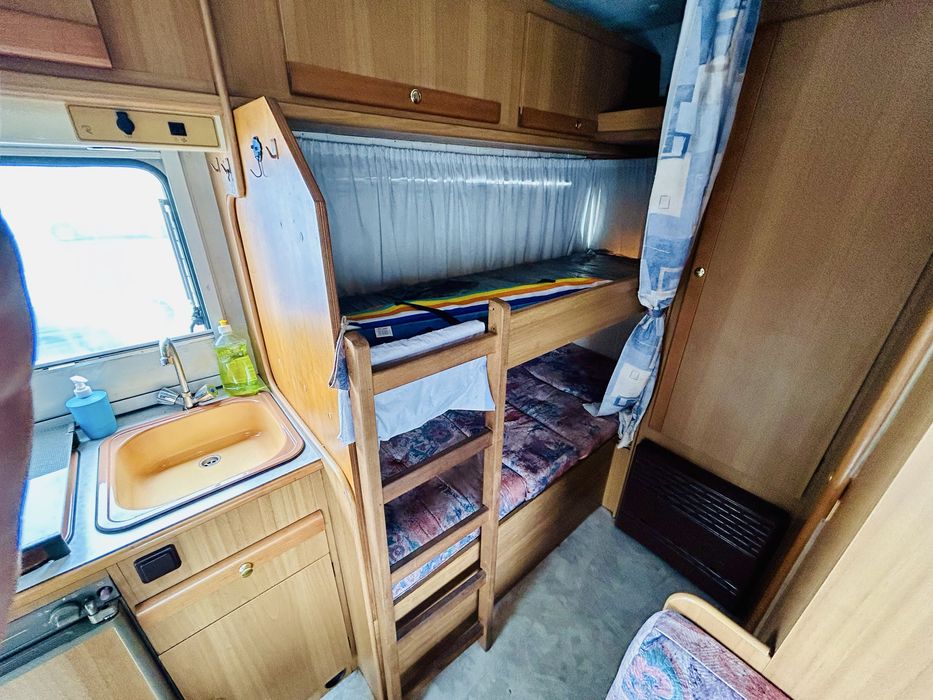 Autocaravana Ford Rimor 6 lugares de dormida e livrete
