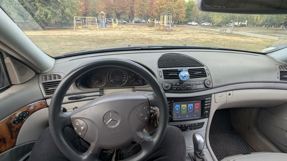 Mercedes E-Class W211 2.7D AT 2002