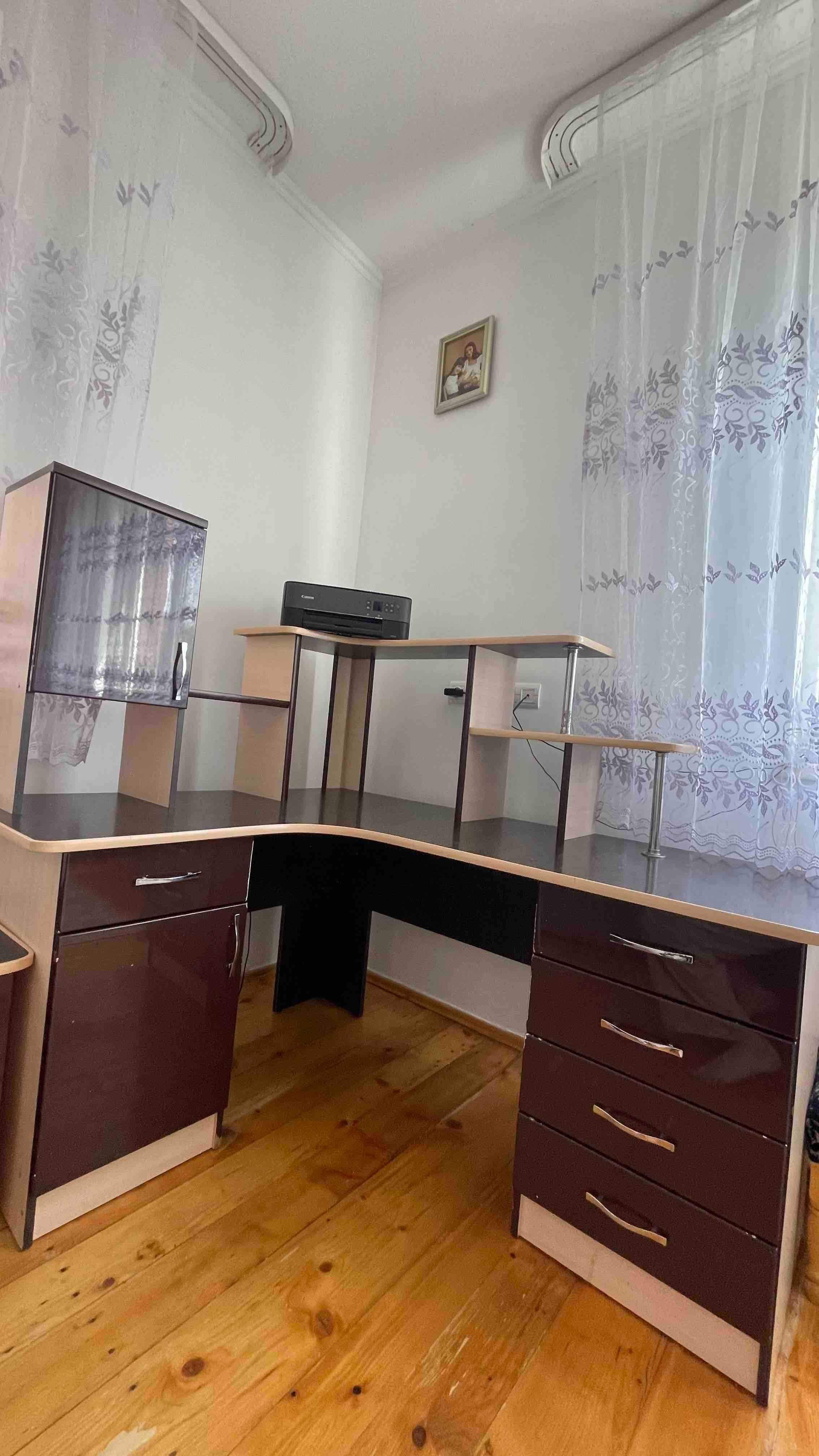 Стіл письмовий, був у користуванні