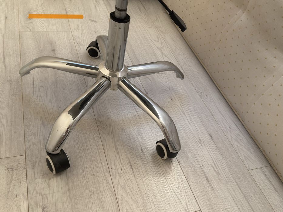 Krzeslo obrotowe biurowe