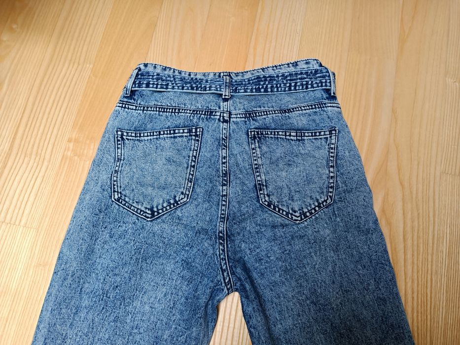 Jeansy Reserved rozmiar S. Szerokość w pasie 36cm, długość całkowita 1