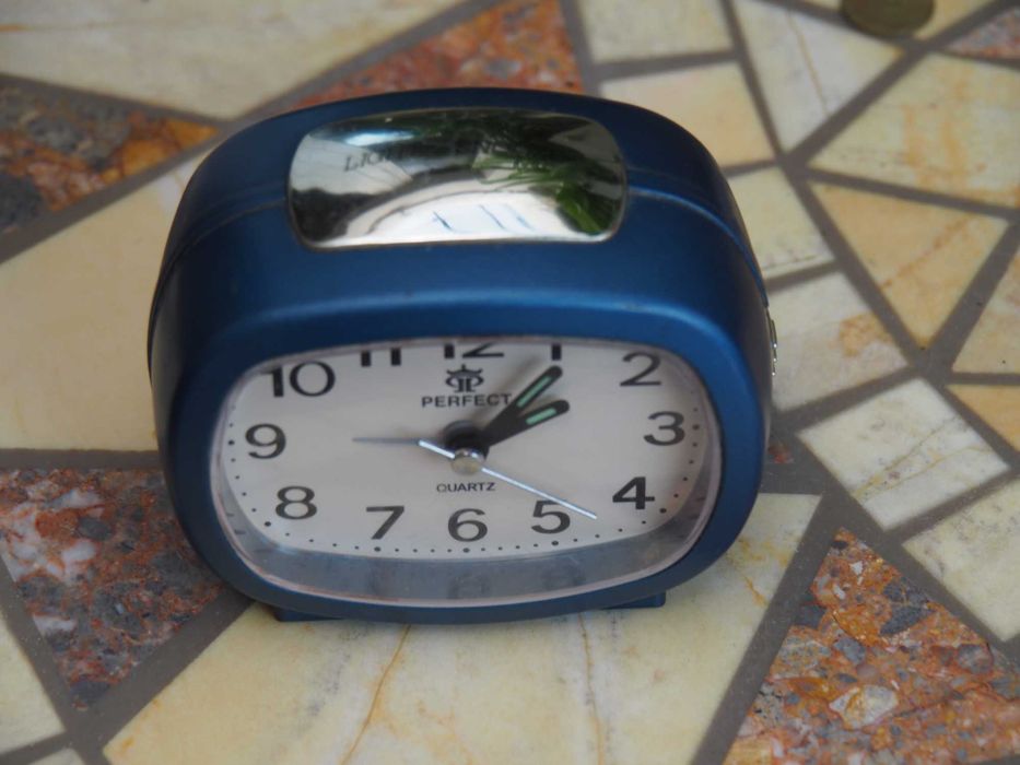 Budzik kwarcowy Perfect niebieski