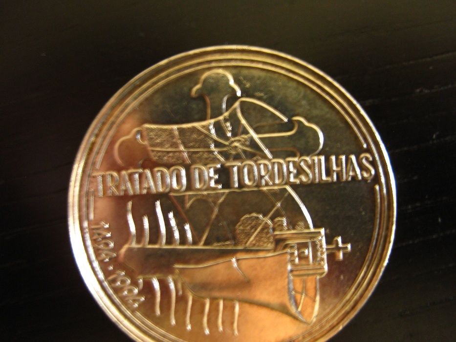 Moedas comemorativas dos Descobrimentos Macau e Portugal