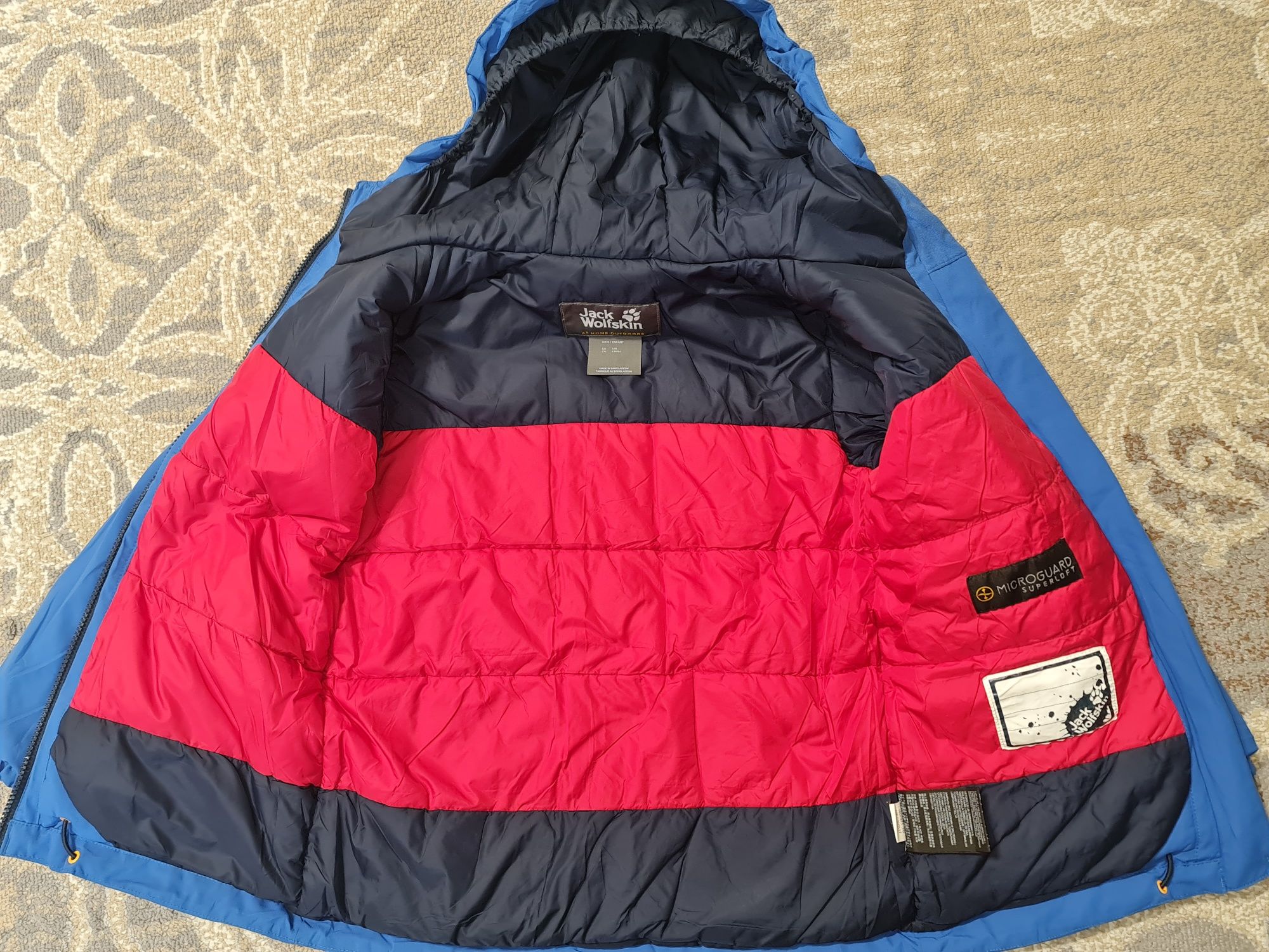 Продам зимову куртку для хлопчика Jack Wolfskin 128 розмір (7-8 років)