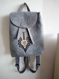 mini Plecak z Parzenicą, na wycieczkę - z filcu - haftowany