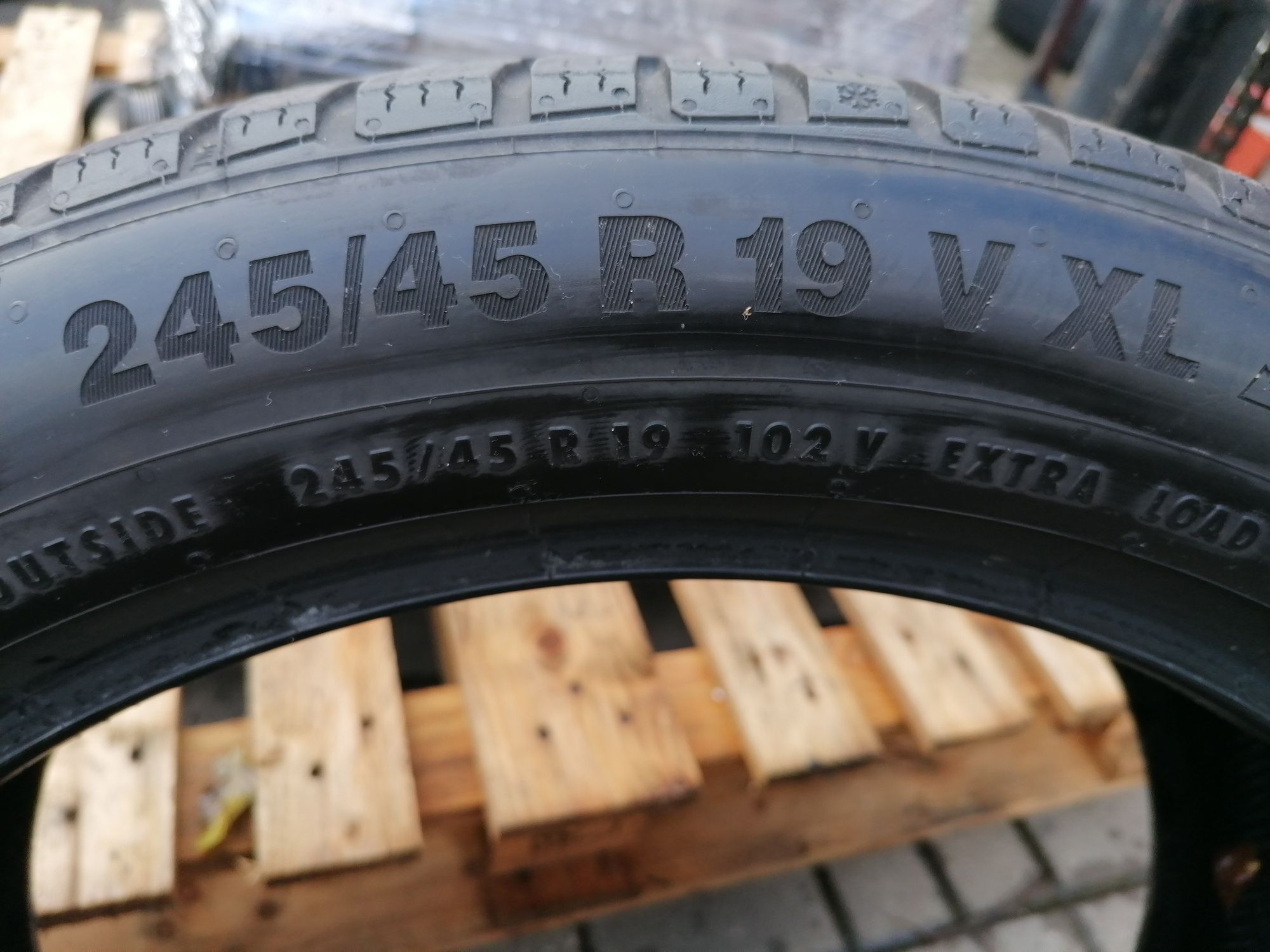 245/45r19 Continental WinterContact