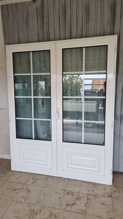 Janelas oscilobatentes em alumínio branco e vidro duplo VER DESCRIÇÃO