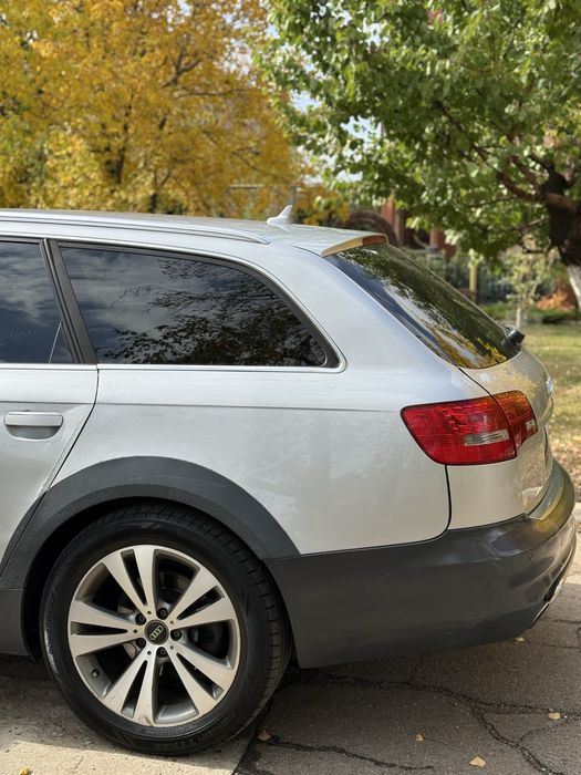 Ауди allroad  2010 ГОД
