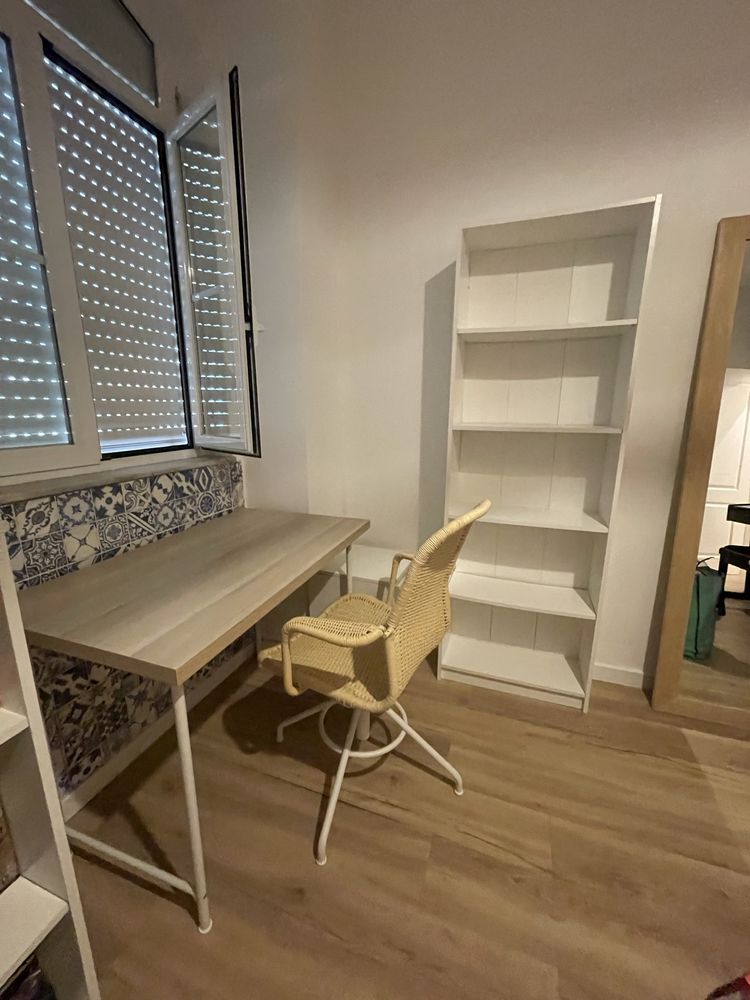 Vendo mobilia de escritorio. Cadeira + secretaria + estante