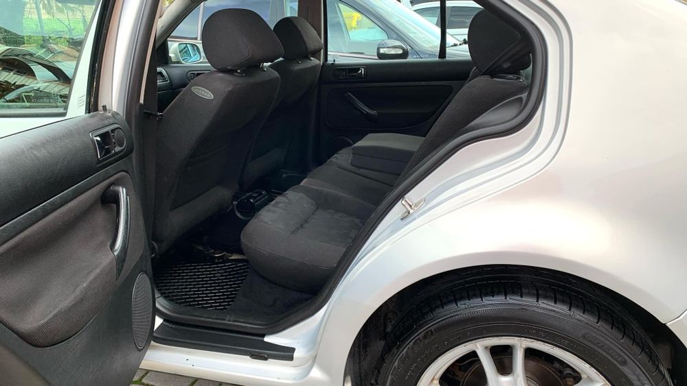 Volkswagen Bora 1.9TDI bardzo ładnie utrzymana! Bez grama rdzy!!