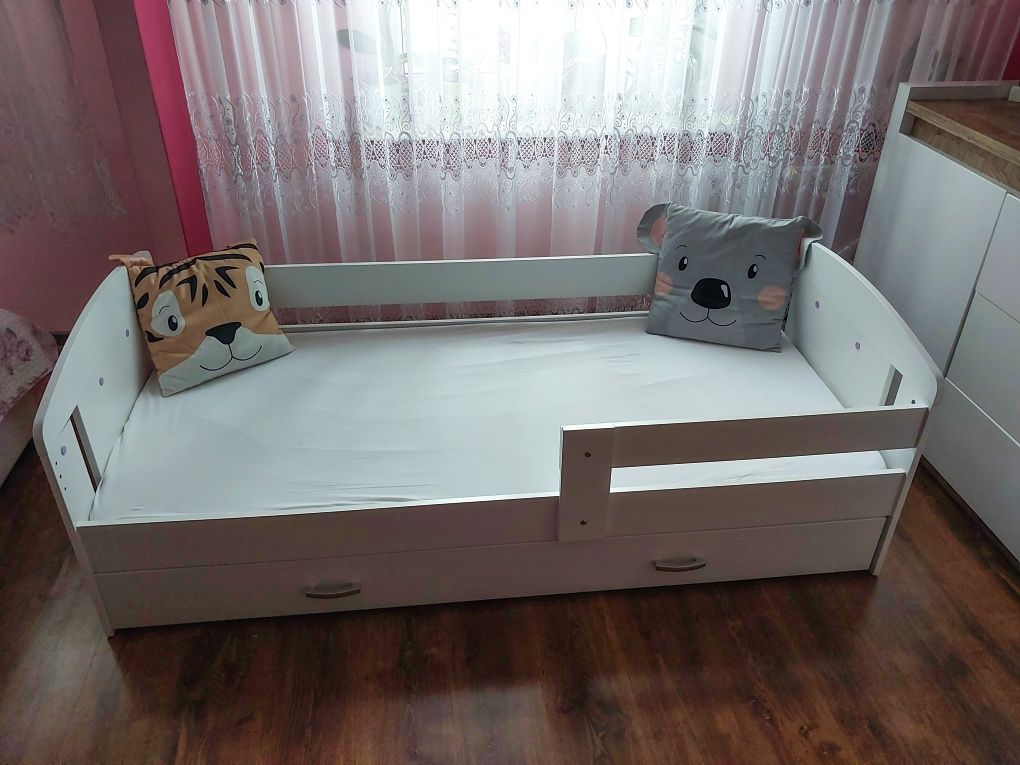 Łóżko dziecięce z szufladą barierka naklejka piesek 80cm x 180cm