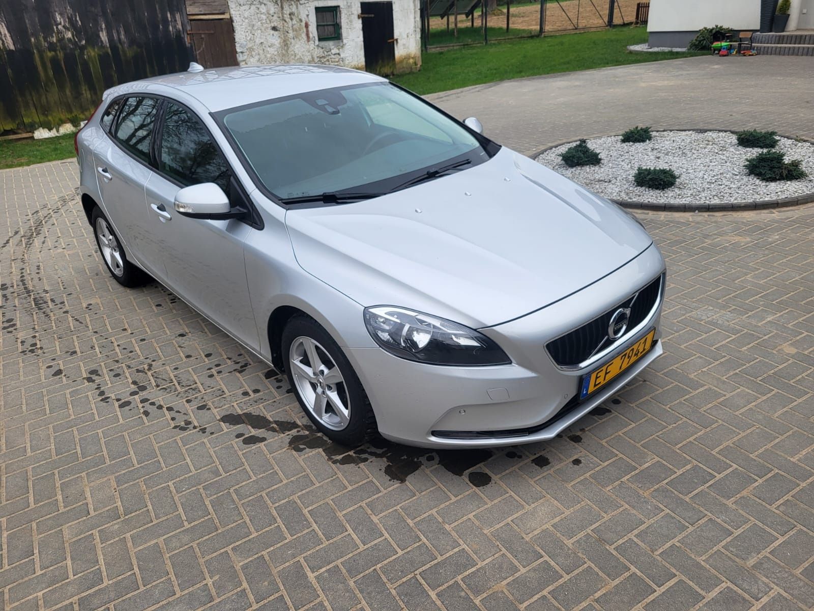 Samochód osobowy Volvo V40 MV74 rok prod 2018 sedan srebrny diesel