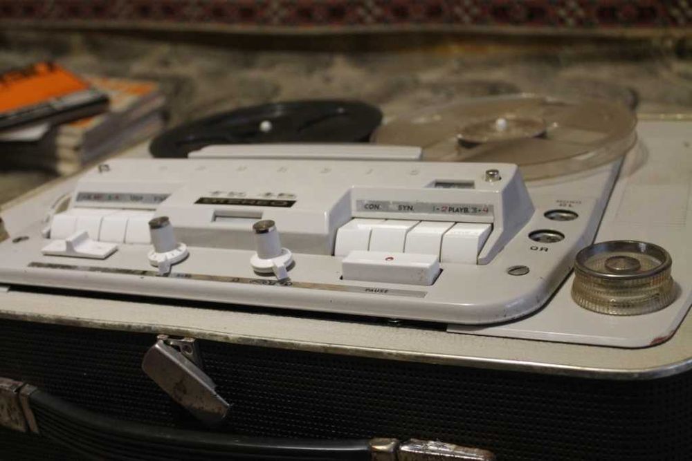 Магнитофон Ggundig