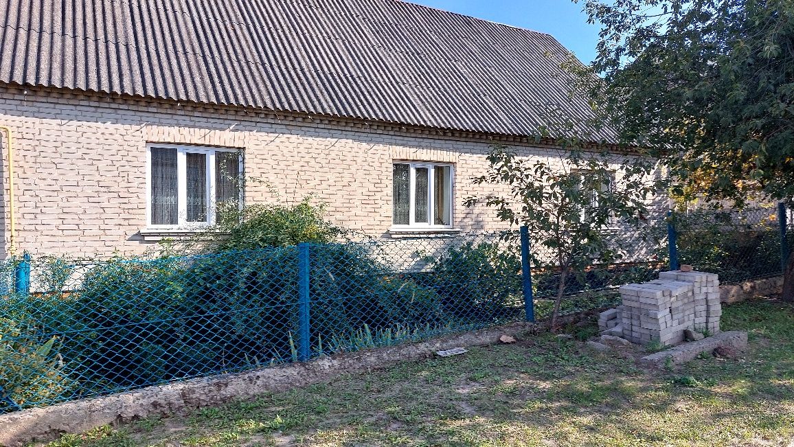 Продається будинок у м.Горохів, на території є гараж хлів, літня кухня