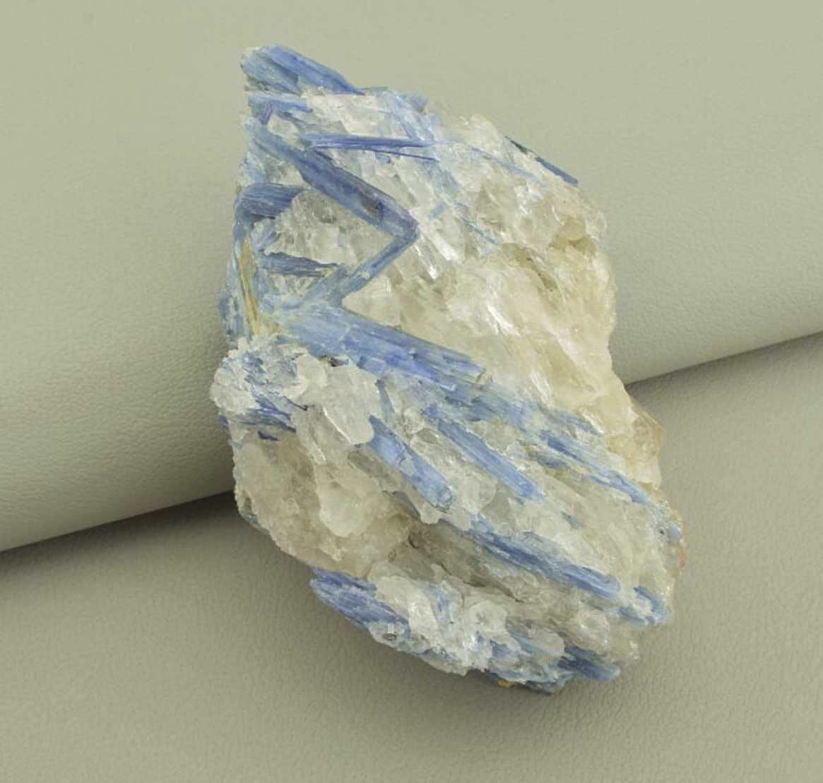 Мінерал Кіаніт натуральний , Кианит , образцы, зразки