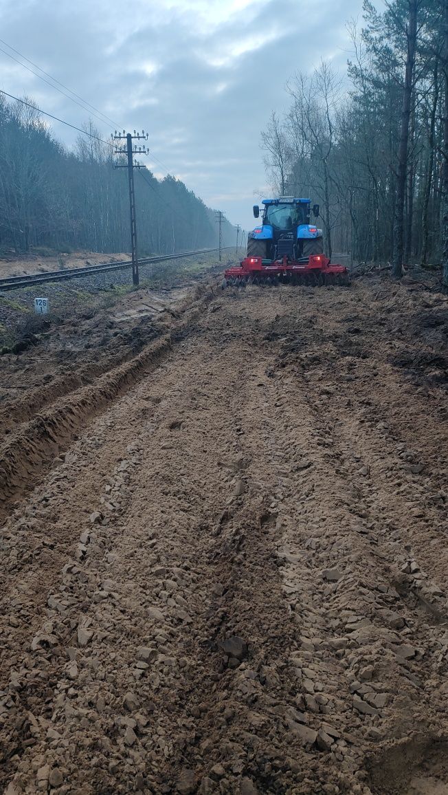 usługi roboty ziemne spycharką  i koparką gąsienicową rototilt stawy r